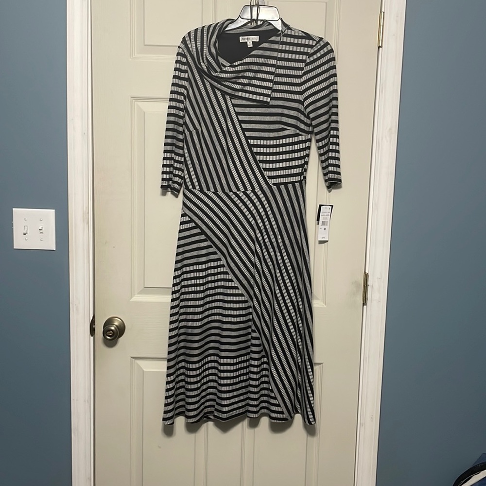 Brand new, black and grey fall dress! Still has the tag